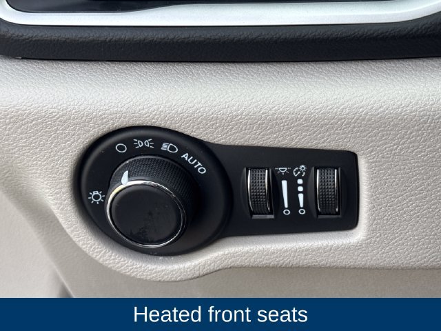 Used 2023 Chrysler Voyager LX FWD image 33