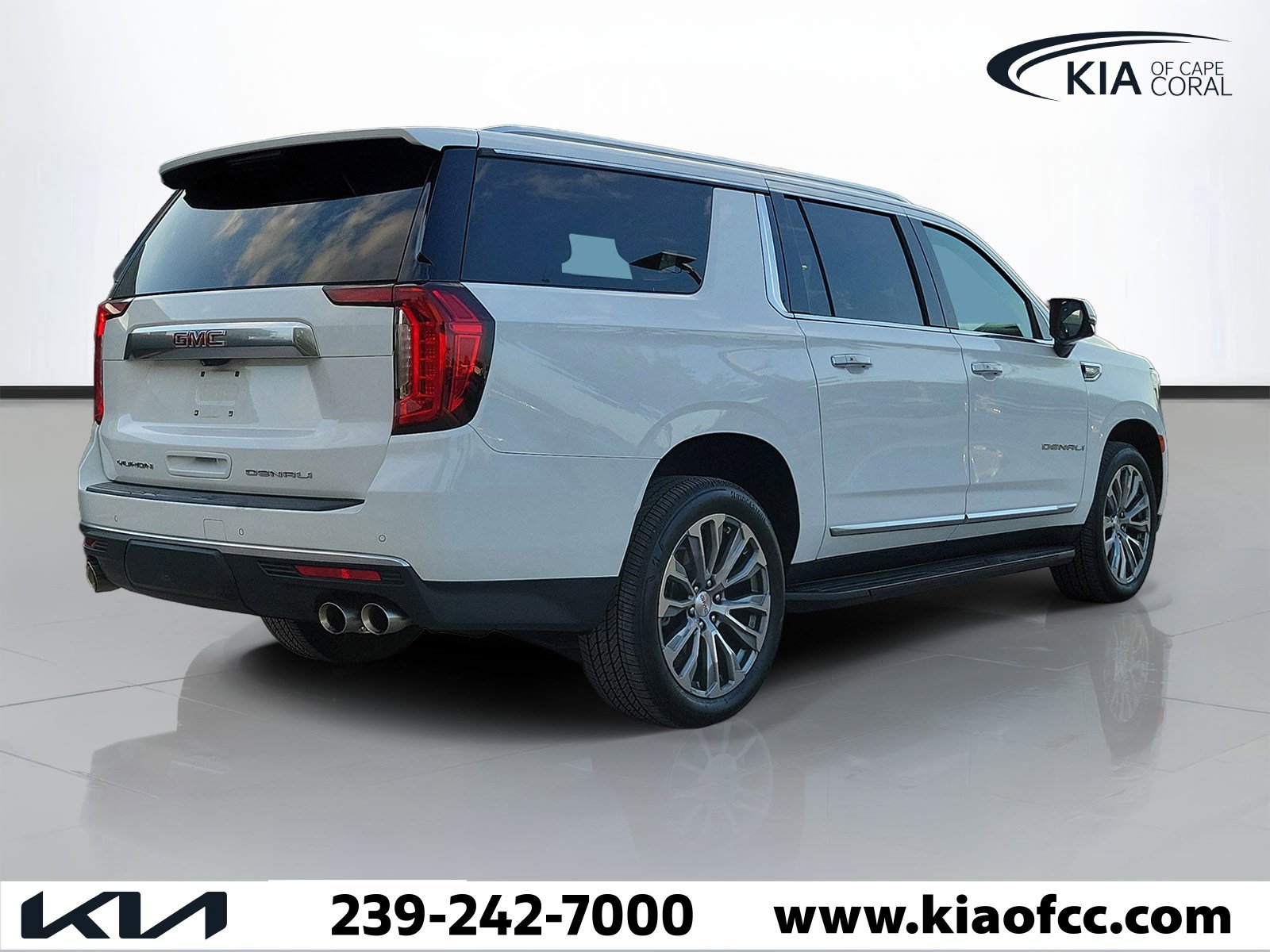 Used 2021 GMC Yukon XL Denali w/ Advanced Technology Package image 3