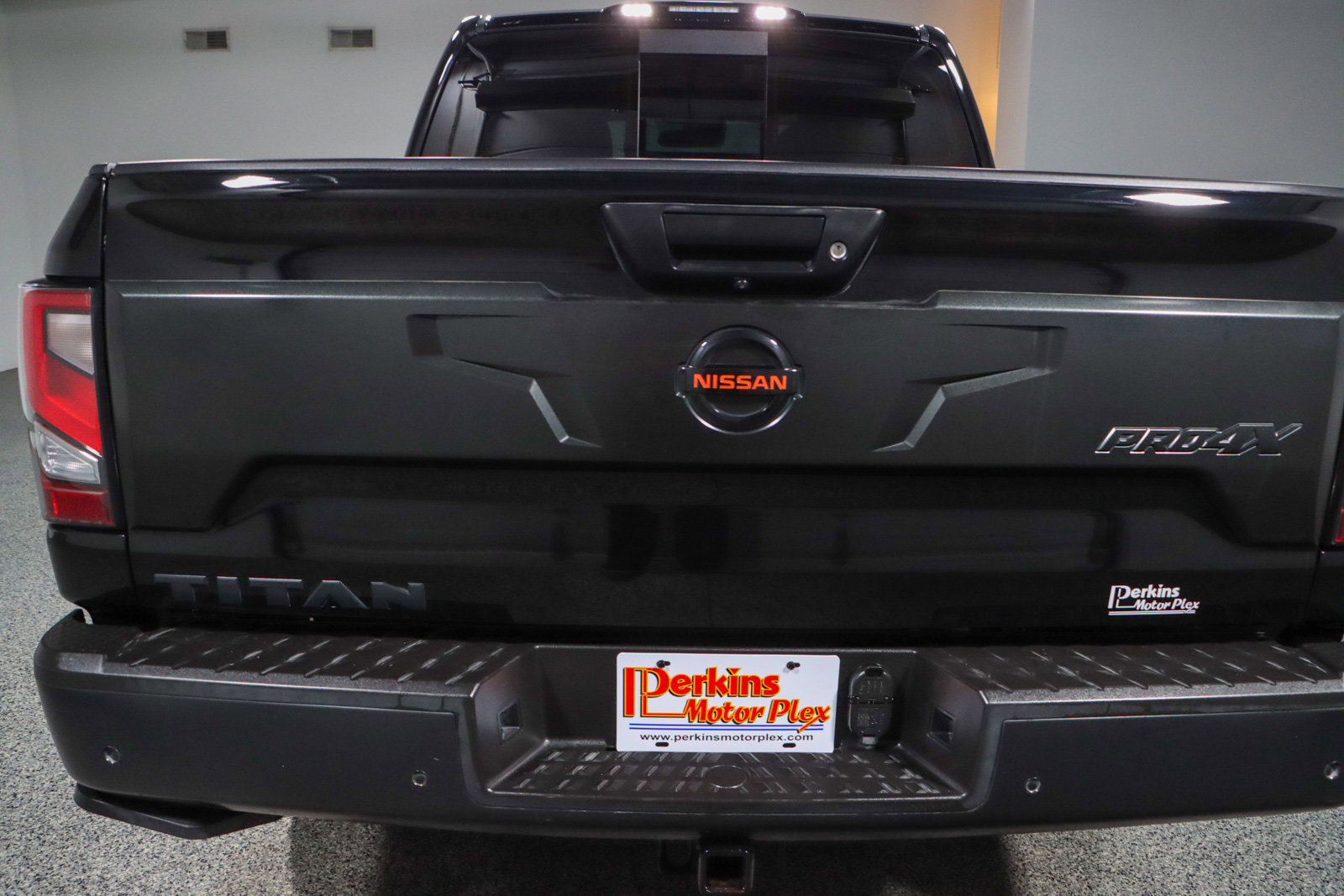 Used 2021 Nissan Titan PRO-4X w/ Pro-4x Utility Package image 8