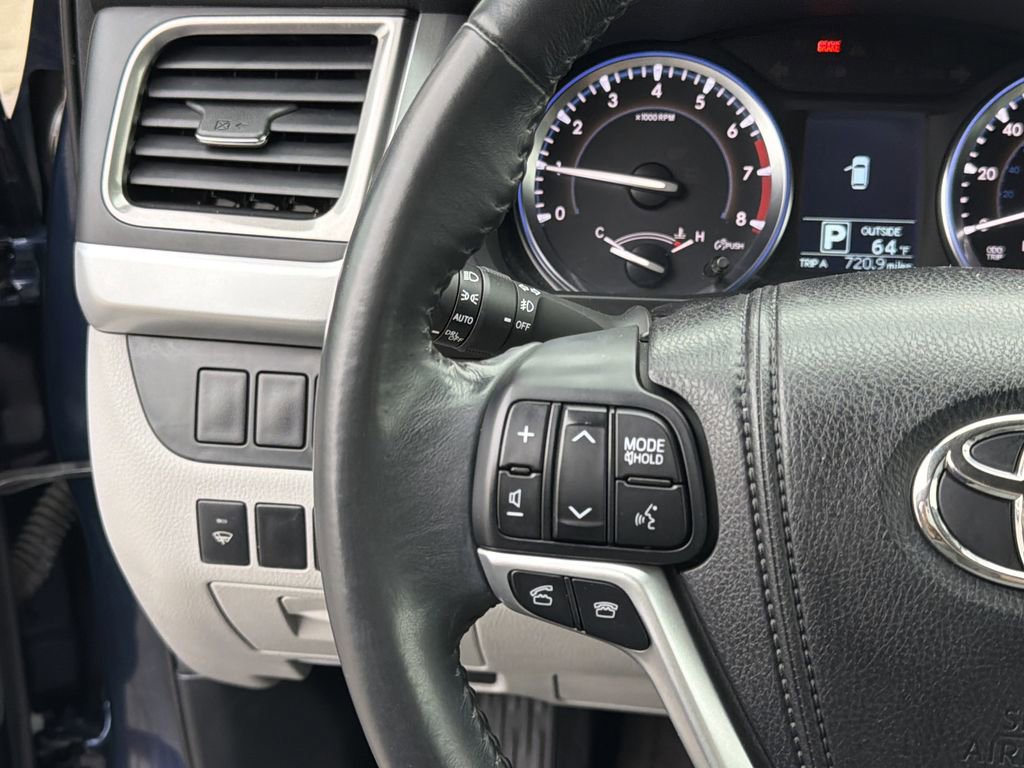 Used 2014 Toyota Highlander Plus image 32