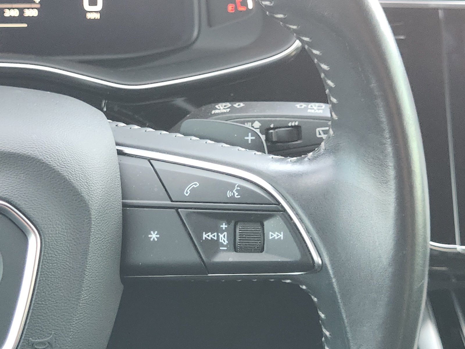 Used 2020 Audi Q8 Premium w/ Black Optic Package AWD/4WD image 32