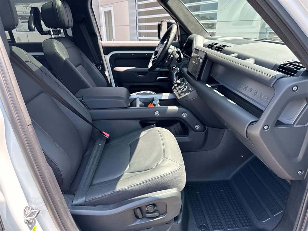 New 2025 Land Rover Defender 110 V8 image 8