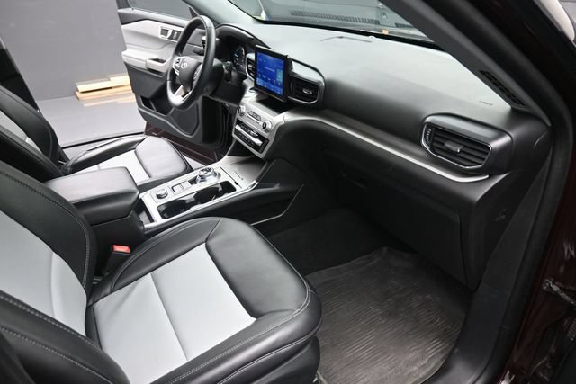 Used 2023 Ford Explorer XLT w/ Equipment Group 202A AWD/4WD image 48