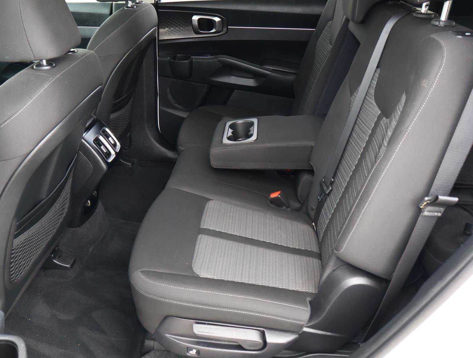 Used 2022 Kia Sorento LX image 19