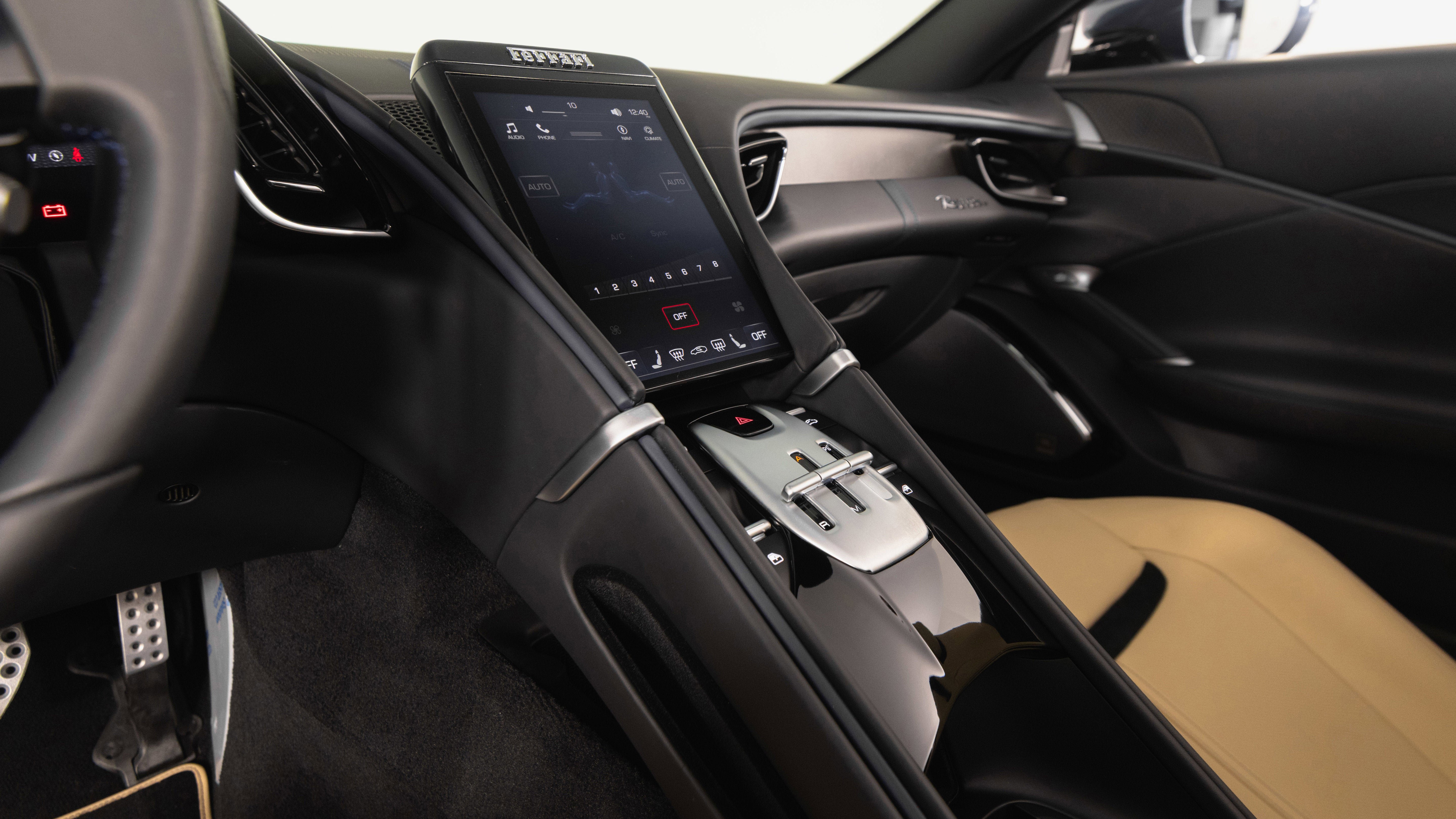 Certified 2025 Ferrari Roma Spider RWD image 39