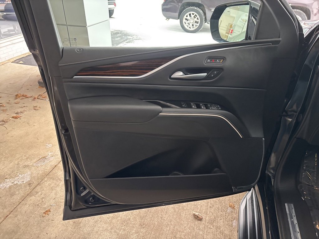 Used 2024 Cadillac Escalade ESV Premium Luxury image 6