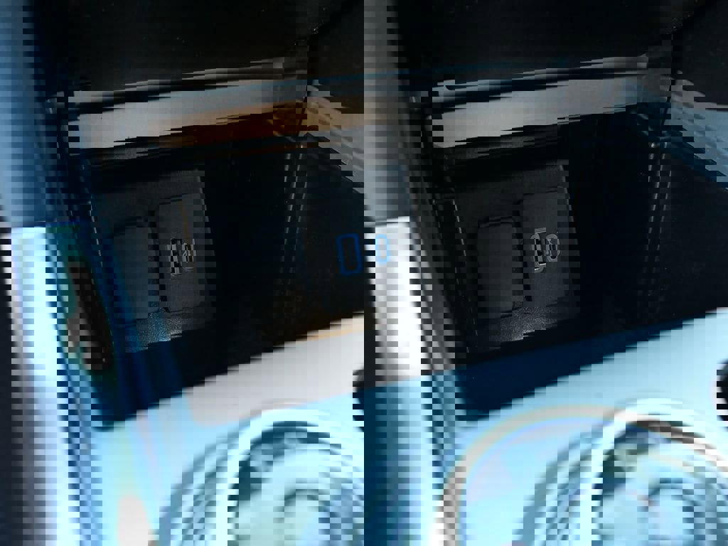 Used 2022 Ford Explorer XLT w/ Equipment Group 202A image 22