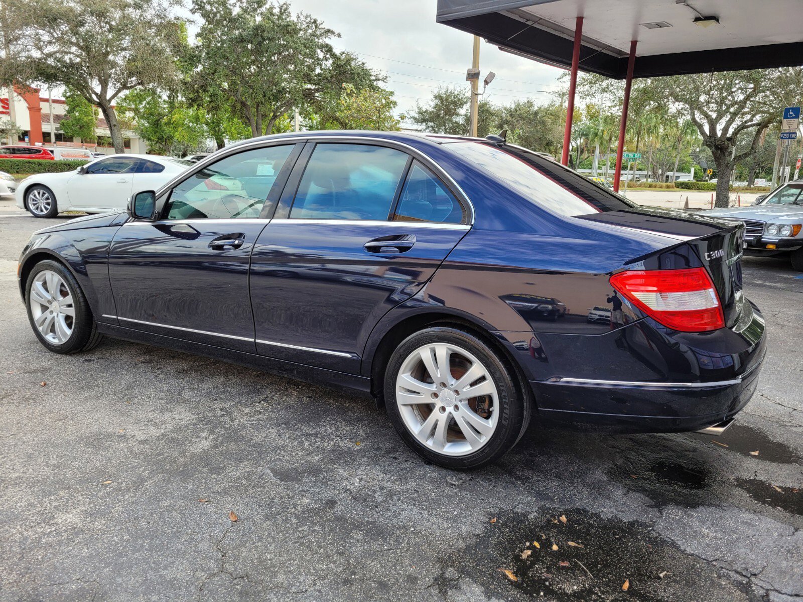 Used 2009 Mercedes-Benz C 300 Luxury image 9