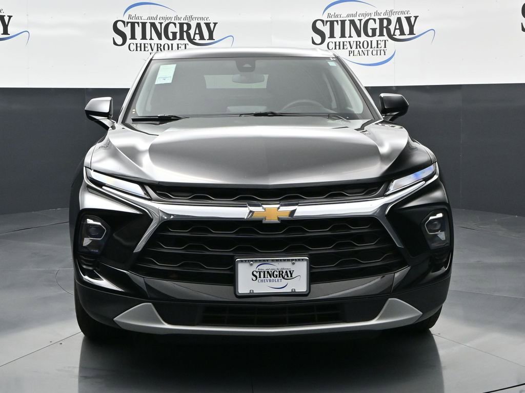 Used 2025 Chevrolet Blazer LT image 2