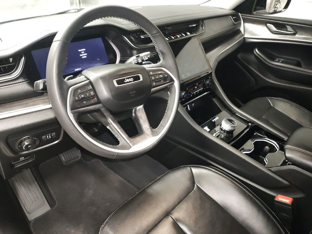 Used 2023 Jeep Grand Cherokee Limited image 24