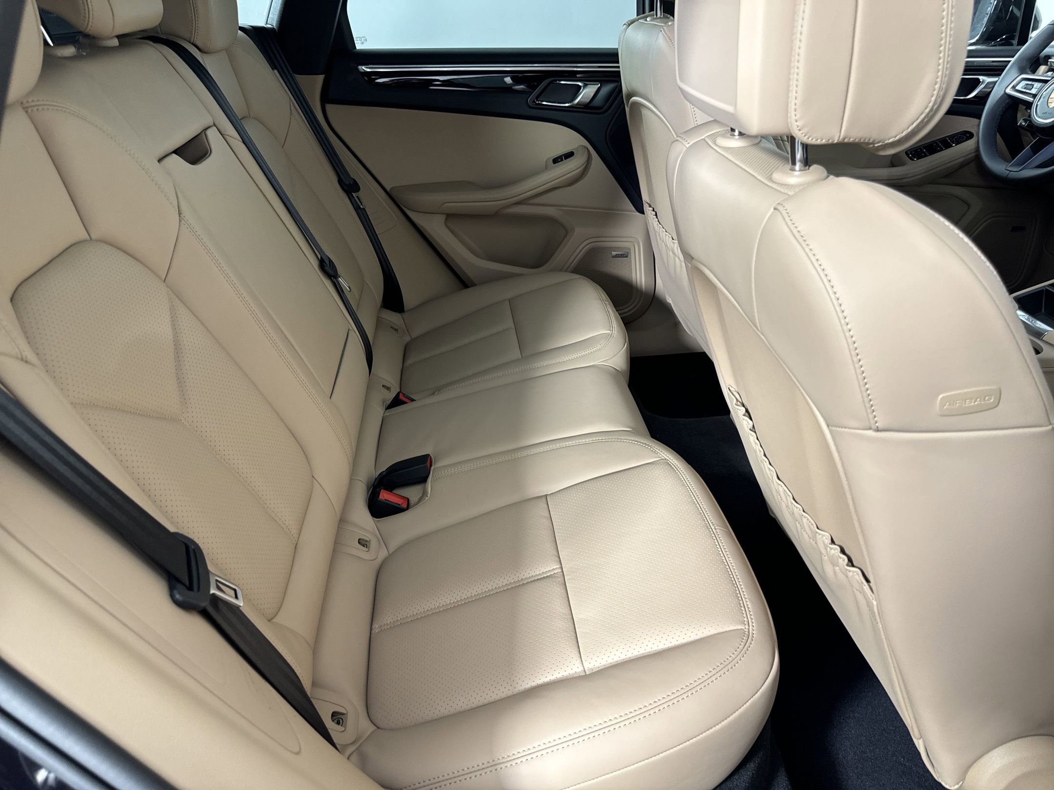 Certified 2025 Porsche Macan image 27