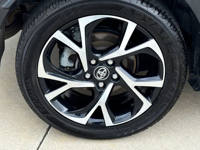 Used 2020 Toyota C-HR XLE image 10