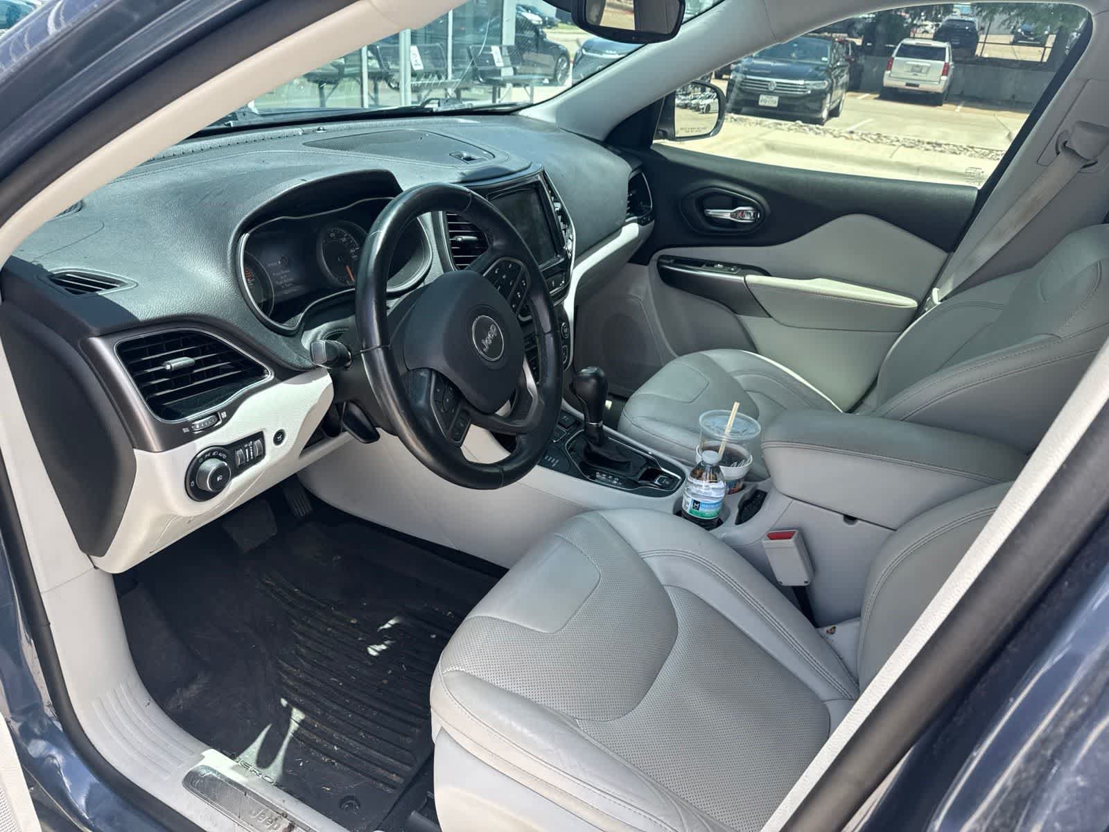 Used 2021 Jeep Cherokee Limited w/ Mopar Interior Package AWD/4WD image 10