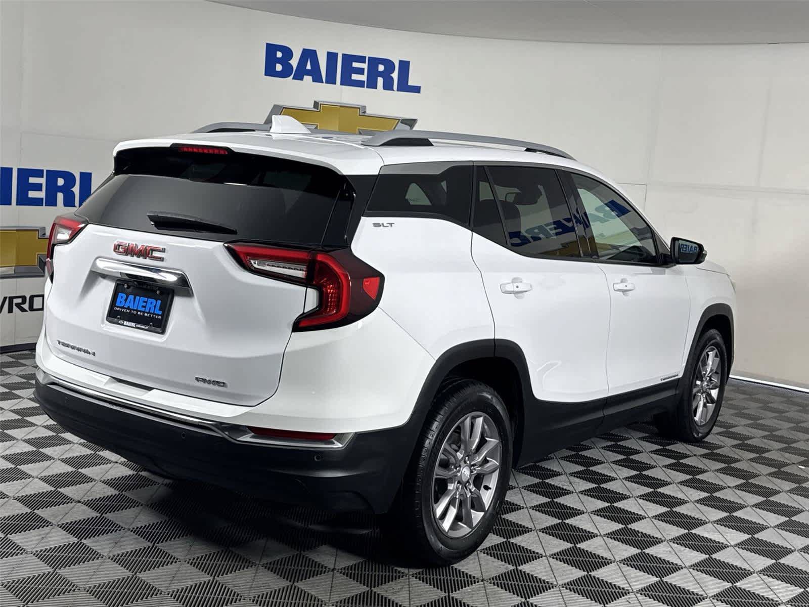 Used 2023 GMC Terrain SLT AWD/4WD image 5