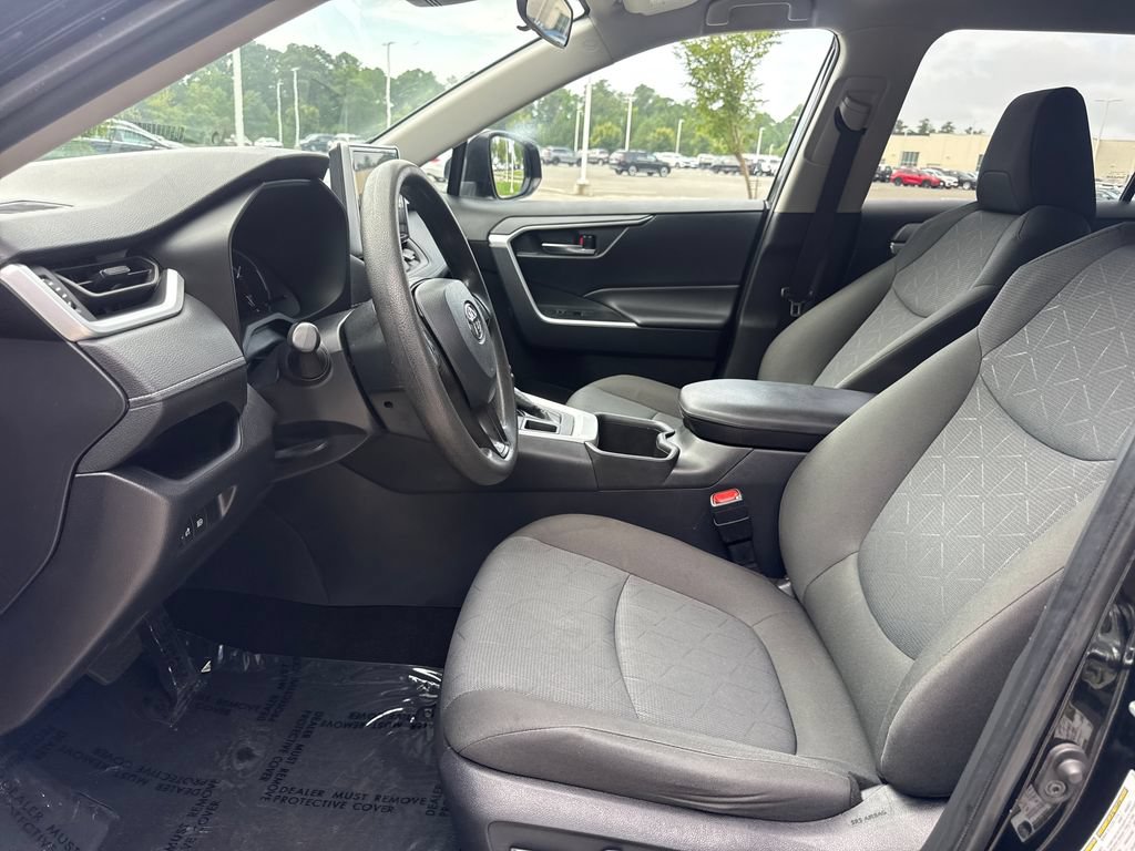 Used 2025 Toyota RAV4 XLE AWD/4WD image 12
