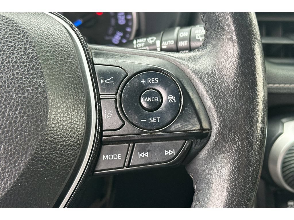 Certified 2020 Toyota RAV4 XLE w/ Convenience Package AWD/4WD image 28