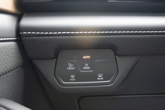 Used 2024 Volkswagen Atlas SE image 36