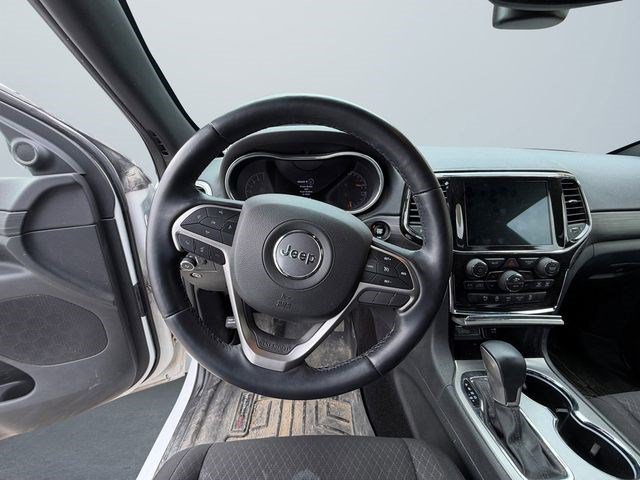 Used 2022 Jeep Grand Cherokee Laredo E w/ Security & Convenience Group AWD/4WD image 14