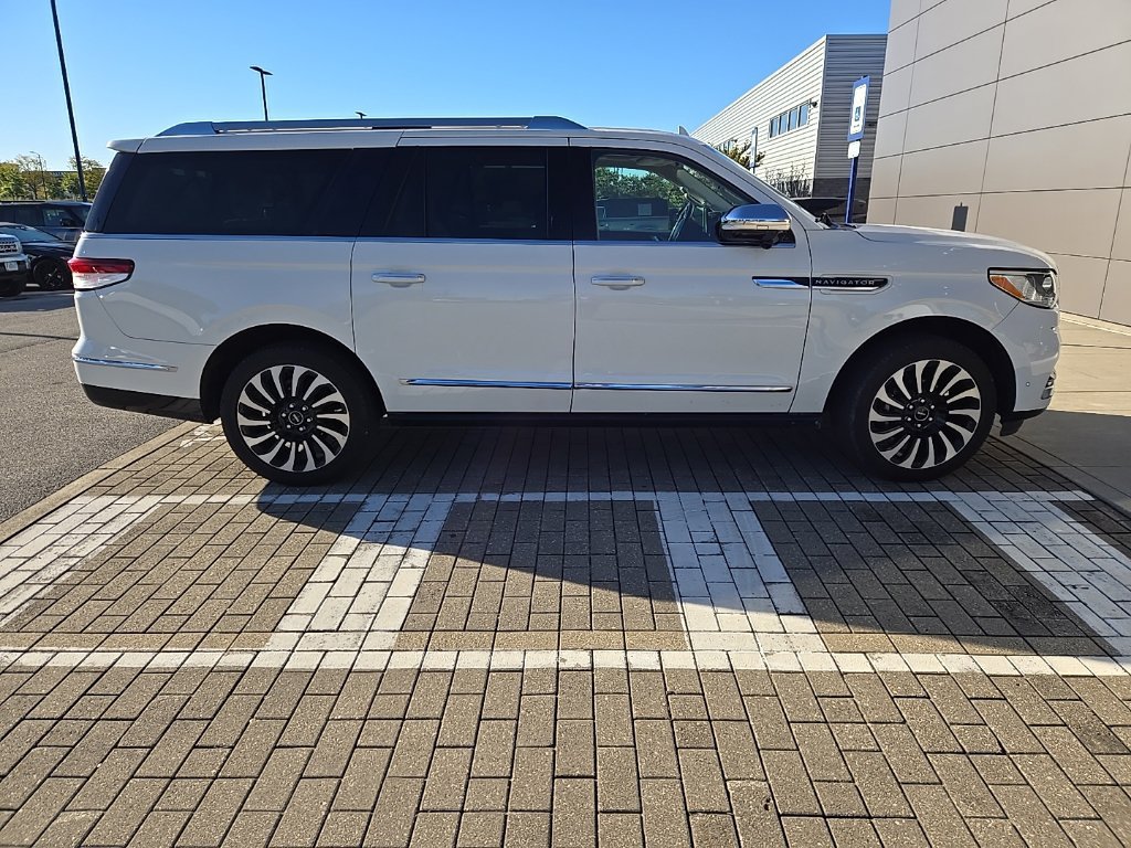Used 2022 Lincoln Navigator L Black Label AWD/4WD image 4