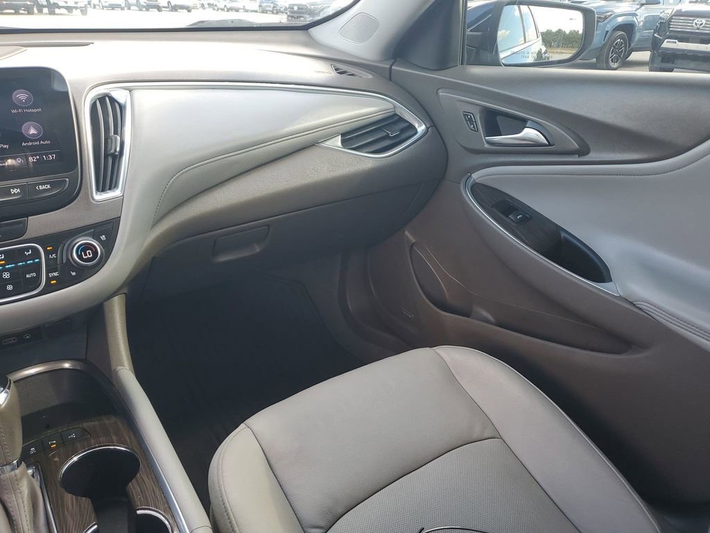 Used 2019 Chevrolet Malibu Premier w/ Sun and Wheel Package image 11