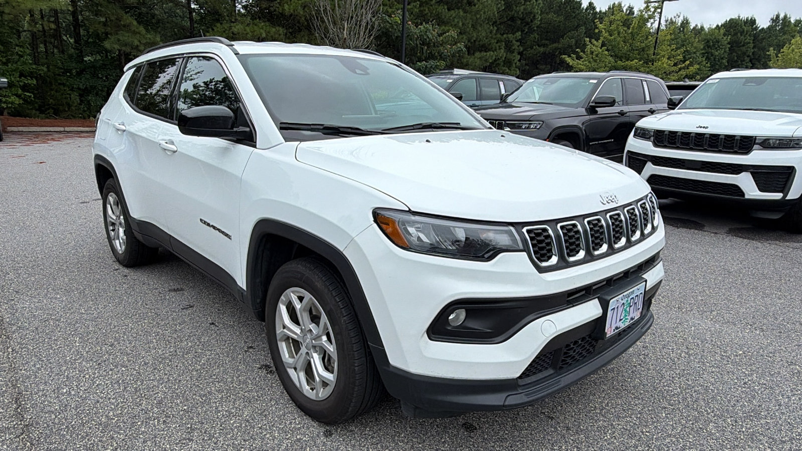 Used 2024 Jeep Compass Latitude AWD/4WD image 5
