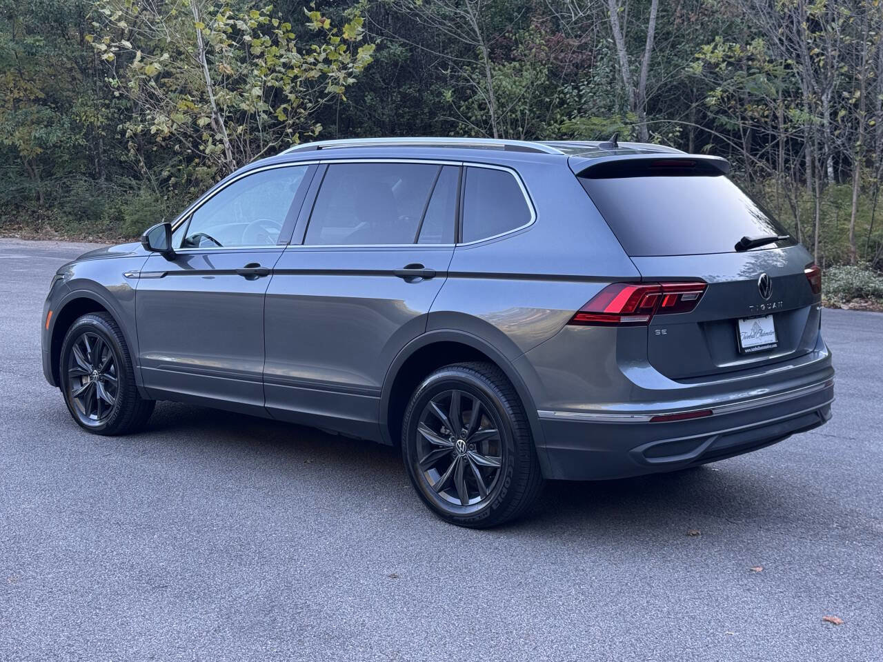 Used 2024 Volkswagen Tiguan SE image 3