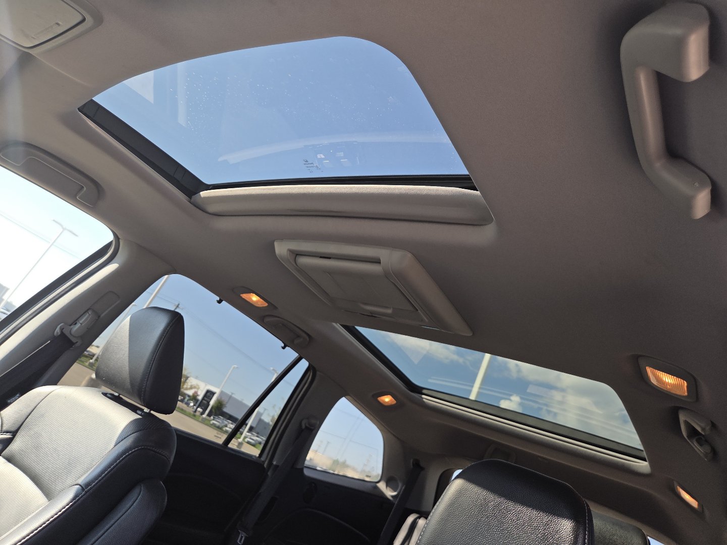 Used 2016 Honda Pilot Elite image 3