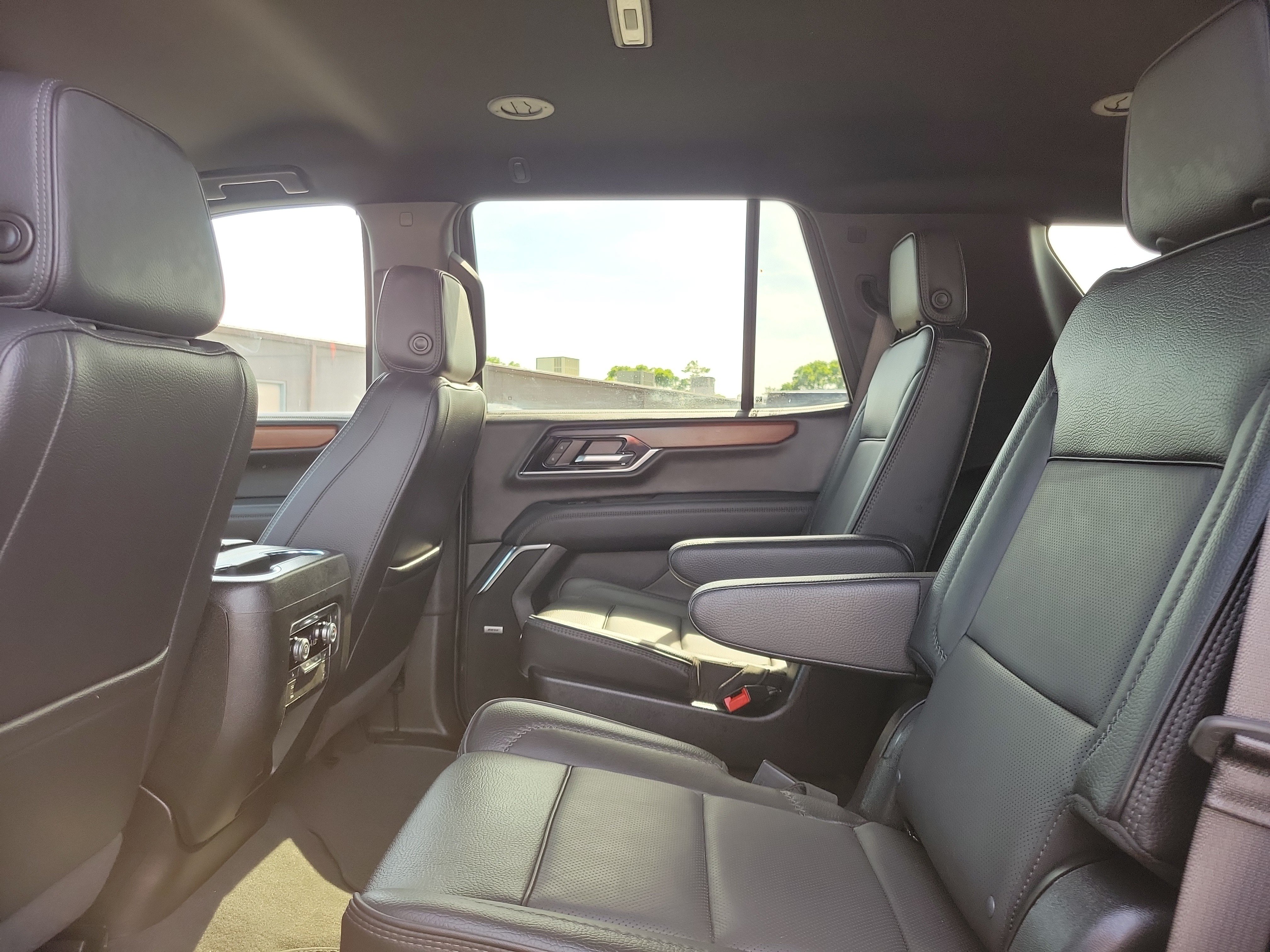 Used 2025 GMC Yukon Denali AWD/4WD image 11