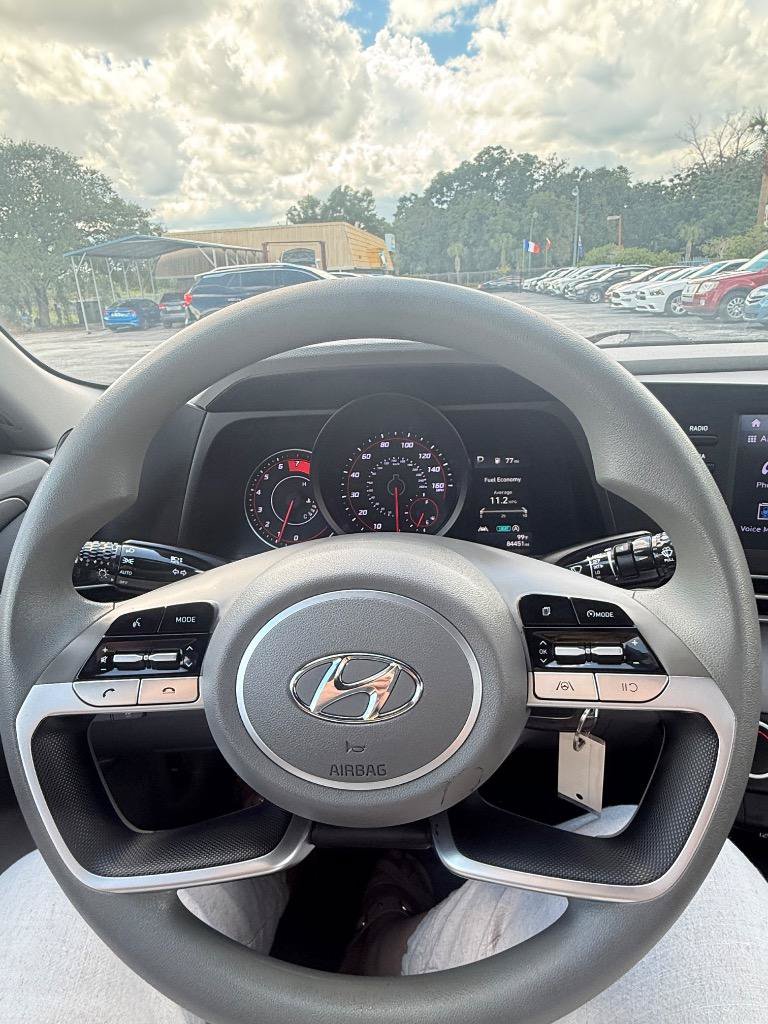 Used 2021 Hyundai Elantra SE FWD image 8