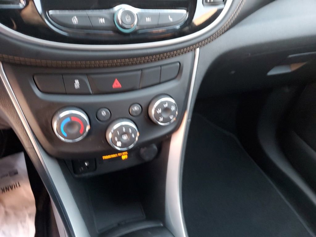 Used 2019 Chevrolet Trax LT w/ LT Convenience Package image 21