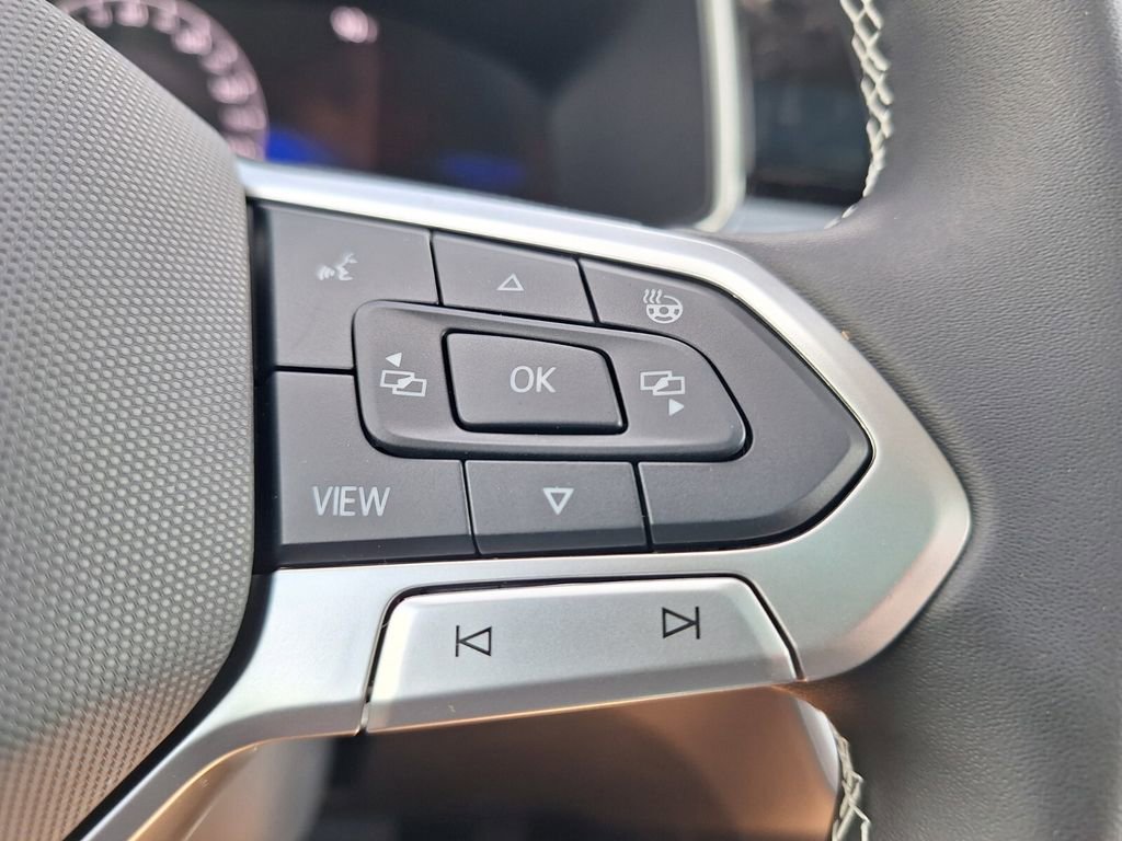 New 2025 Volkswagen Taos SE image 13