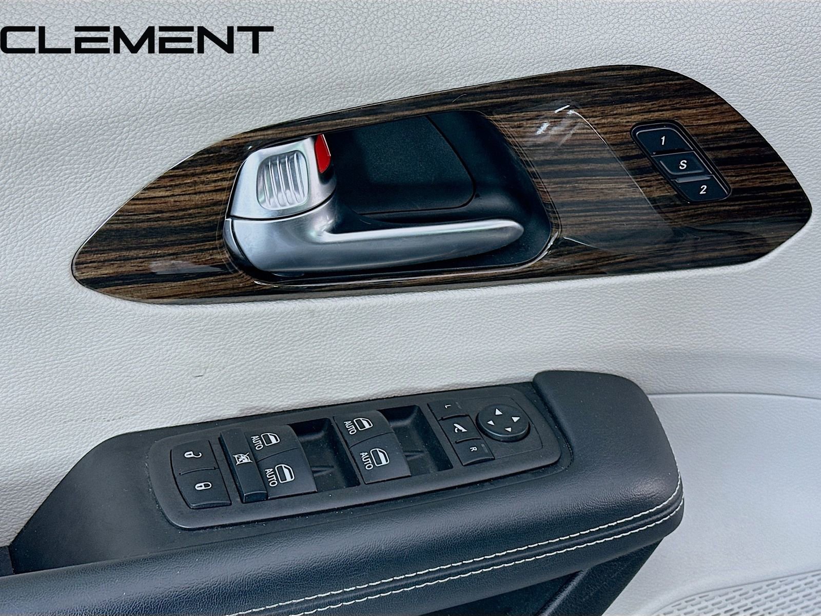 Used 2023 Chrysler Pacifica Limited image 27