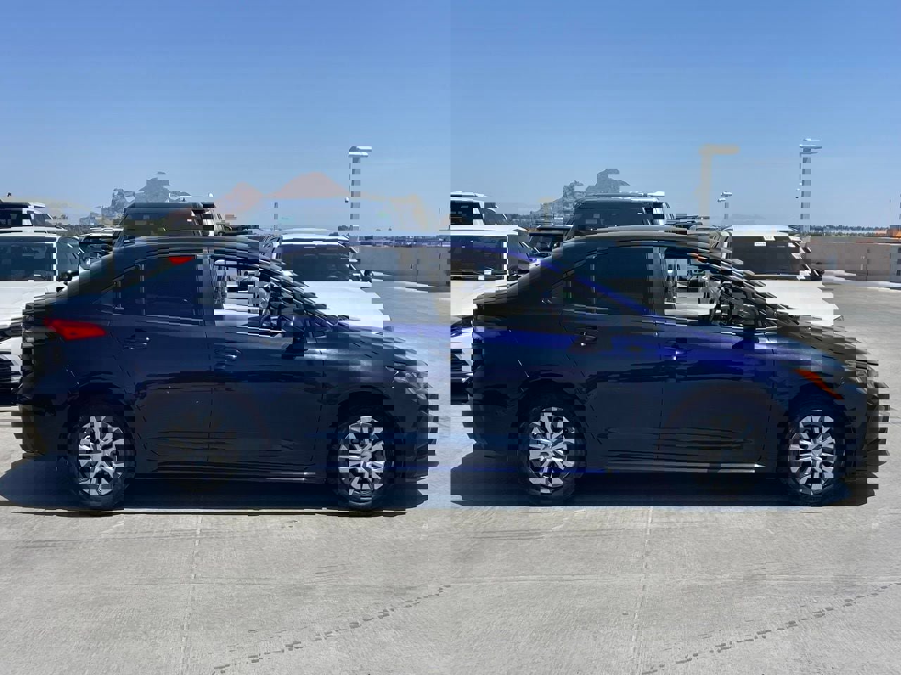 Used 2022 Toyota Corolla LE w/ Carpet Mat Package (TMS) FWD image 2