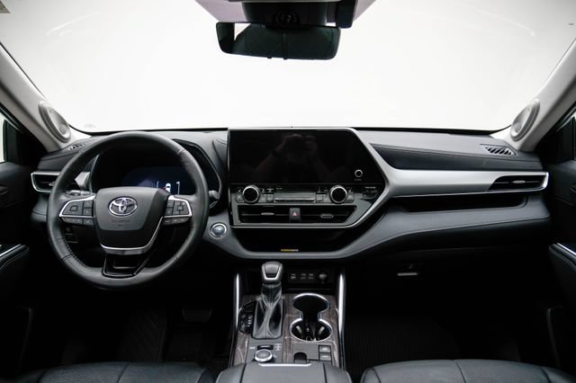 Used 2023 Toyota Highlander Platinum AWD/4WD image 19