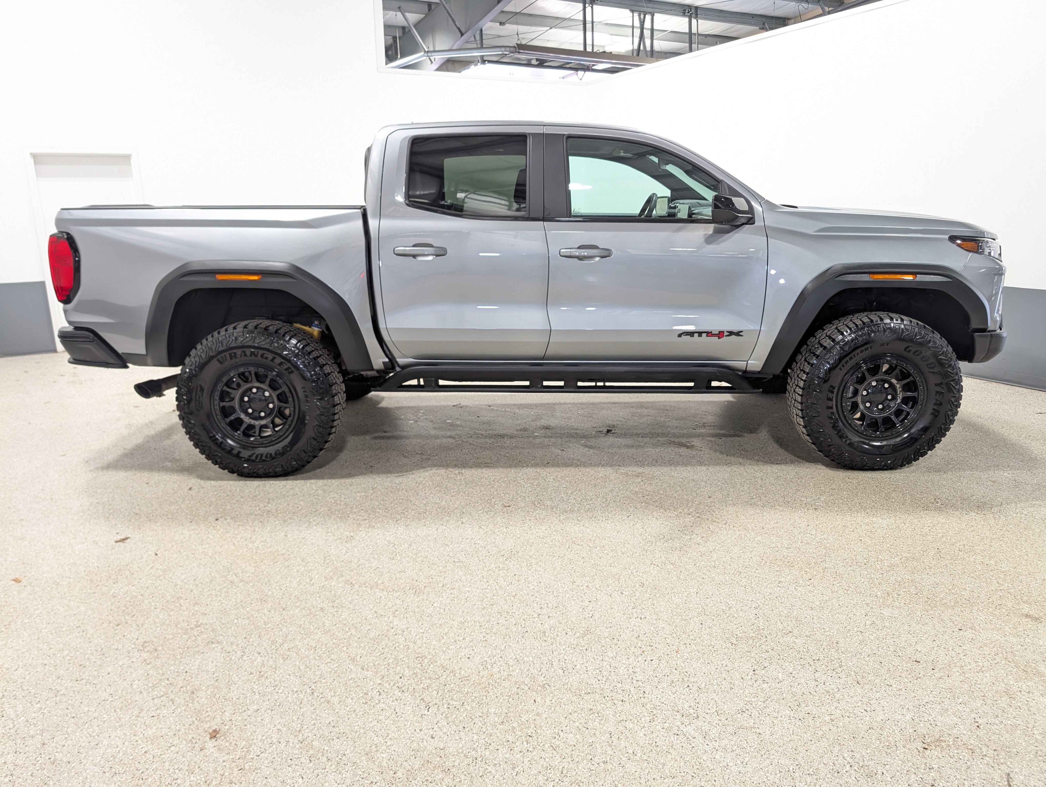 Used 2024 GMC Canyon AT4X w/ AT4X AEV Edition AWD/4WD image 2