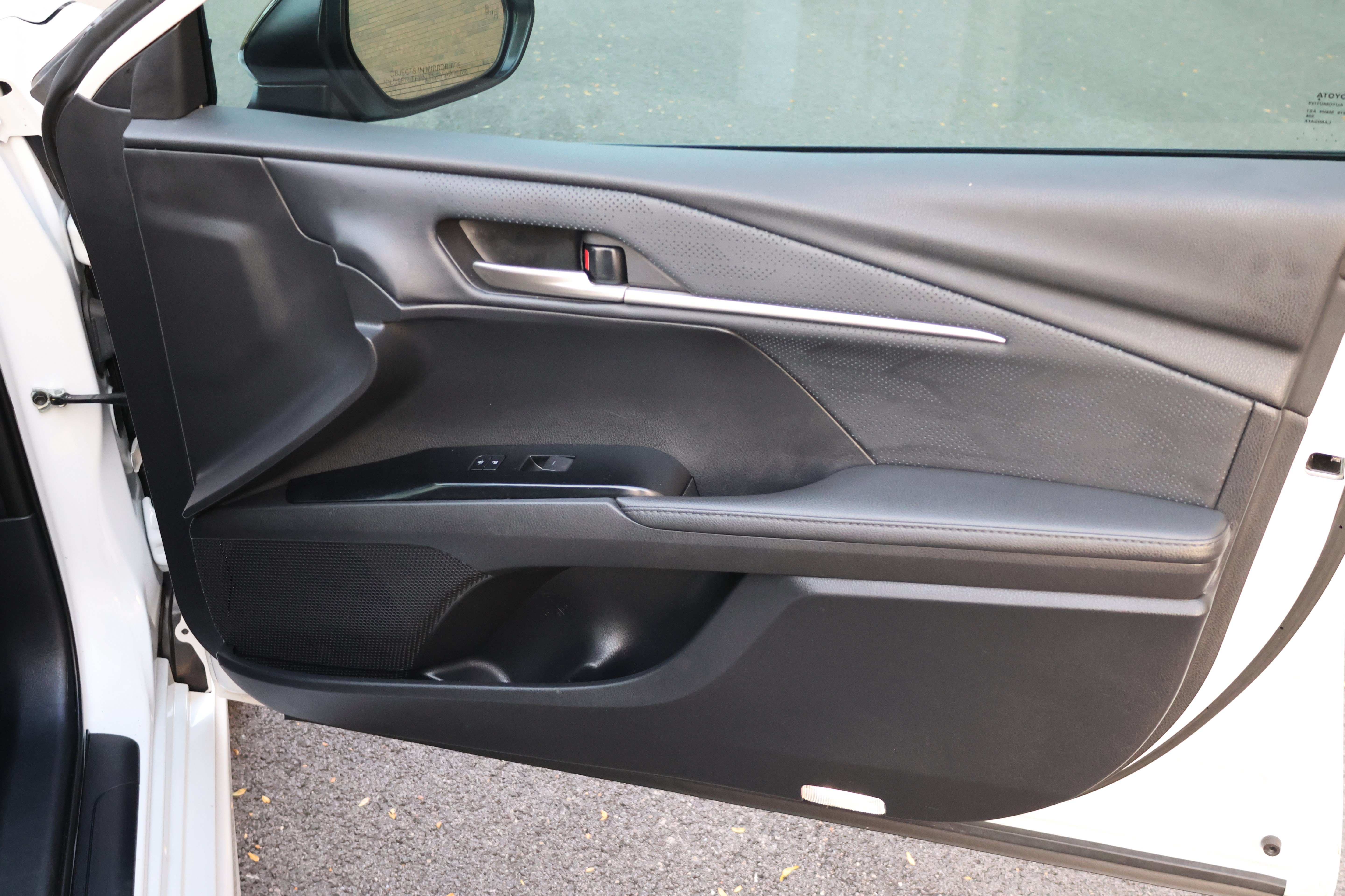 Used 2025 Toyota Camry XSE FWD image 32