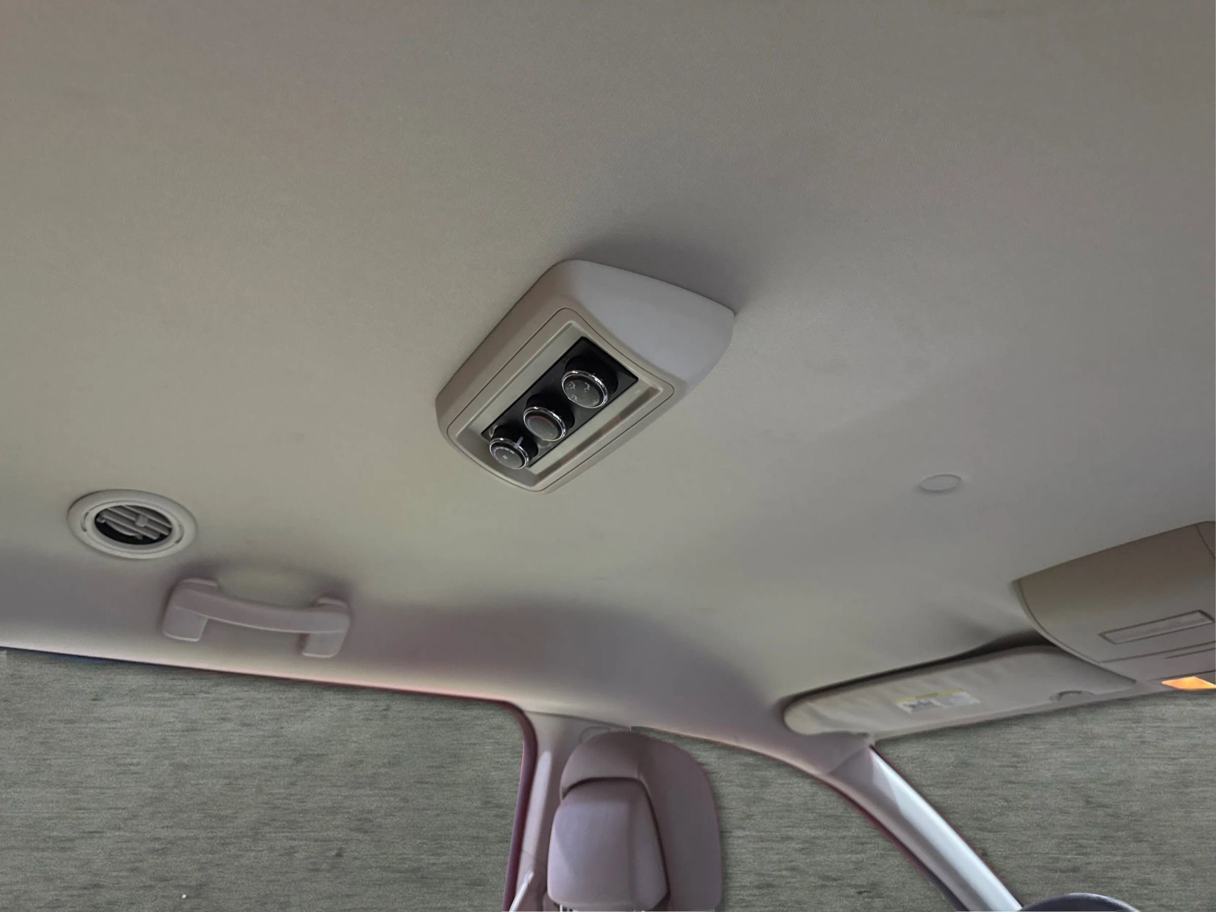 Used 2018 Dodge Grand Caravan SE w/ UConnect Hands-Free Group image 12