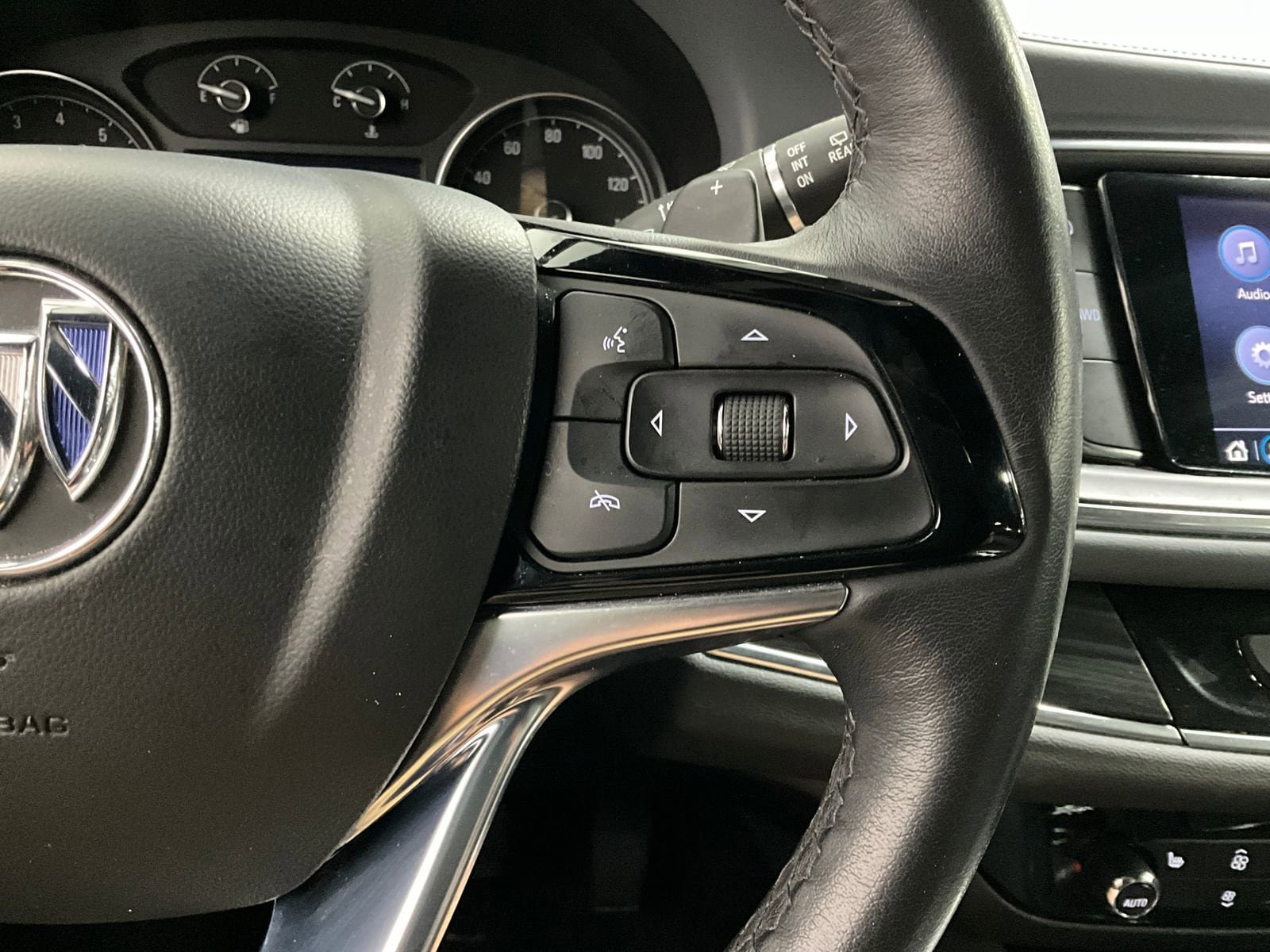 Used 2023 Buick Enclave Essence AWD/4WD image 18