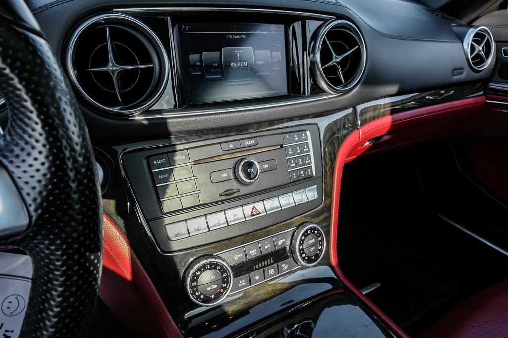 Used 2018 Mercedes-Benz SL 550 image 24
