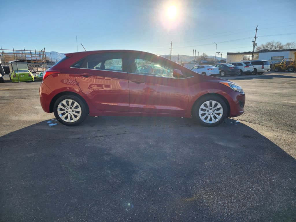 Used 2017 Hyundai Elantra GT FWD image 4
