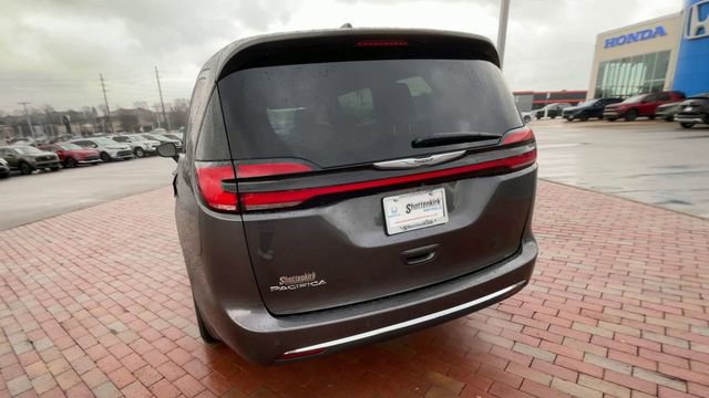Used 2023 Chrysler Pacifica Touring-L image 8