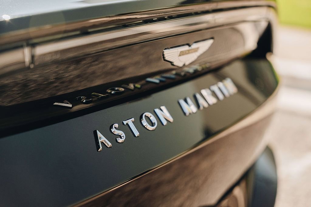 Used 2023 Aston Martin V8 Vantage Coupe image 12