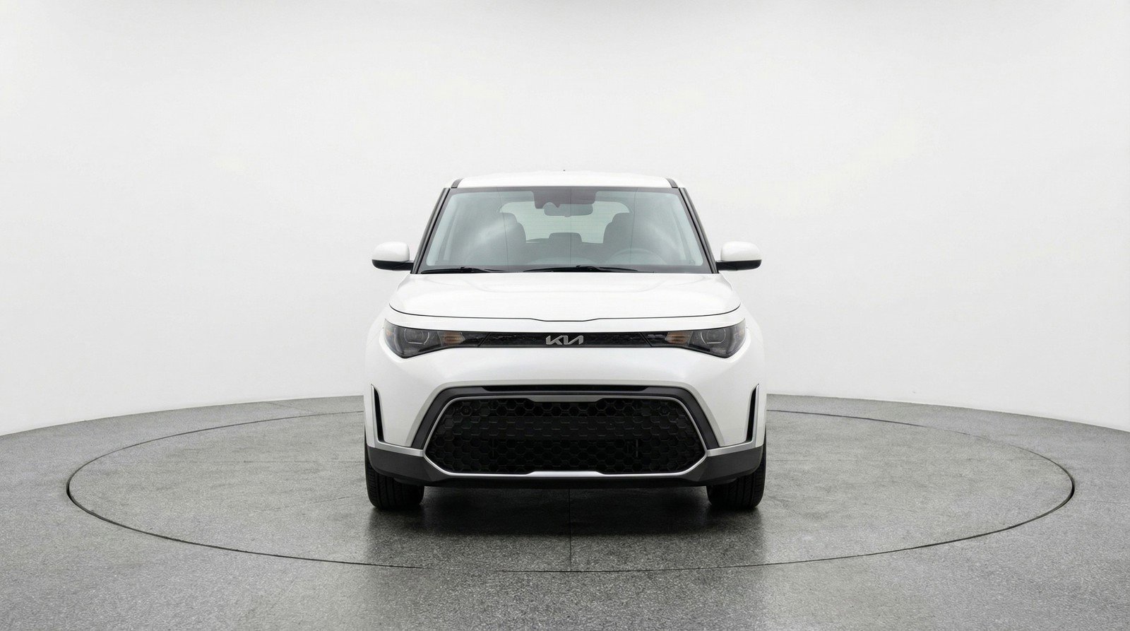 Used 2025 Kia Soul LX w/ LX Technology Package FWD image 2