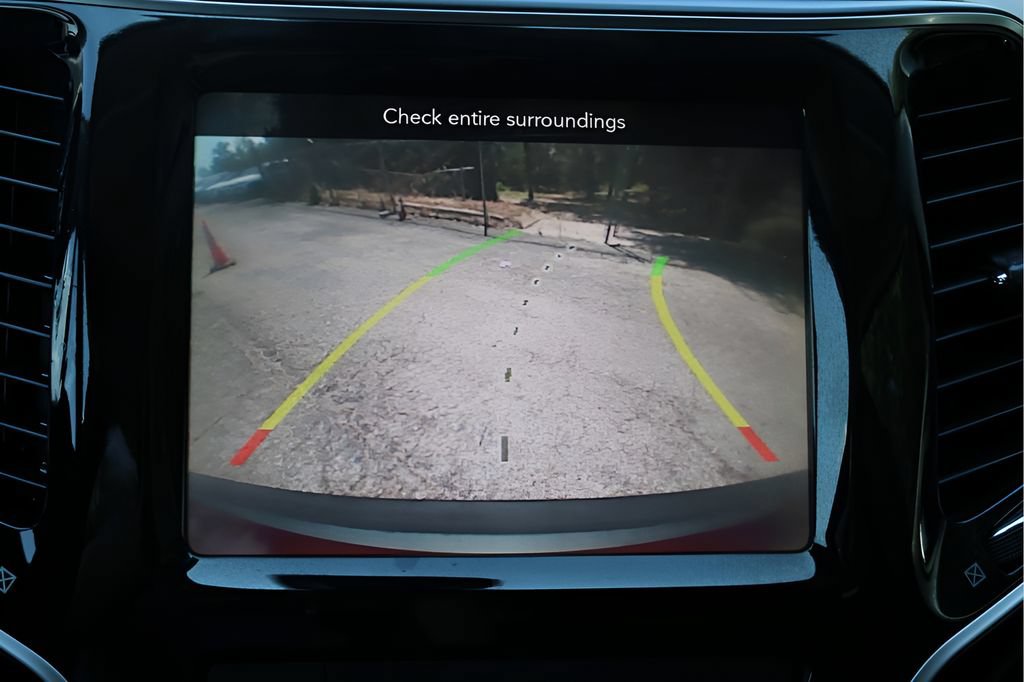 Used 2019 Jeep Cherokee Limited FWD image 23