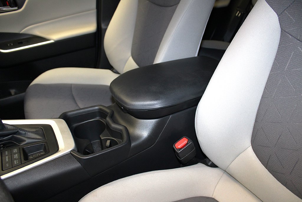 Used 2021 Toyota RAV4 XLE AWD/4WD image 21