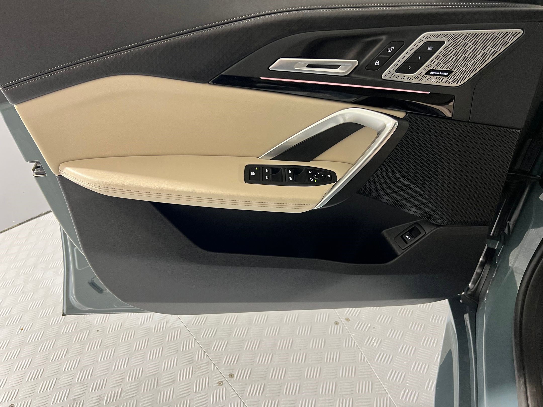 Used 2025 BMW X2 xDrive28i w/ Premium Package image 12