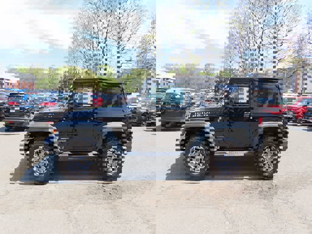 Used 2015 Jeep Wrangler Rubicon w/ Power Convenience Group image 3