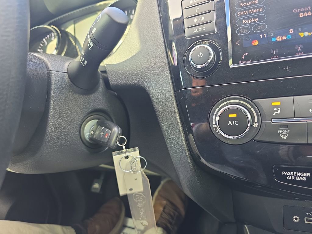 Used 2018 Nissan Rogue S image 29