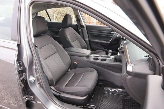 Used 2025 Nissan Altima 2.5 SV FWD image 24