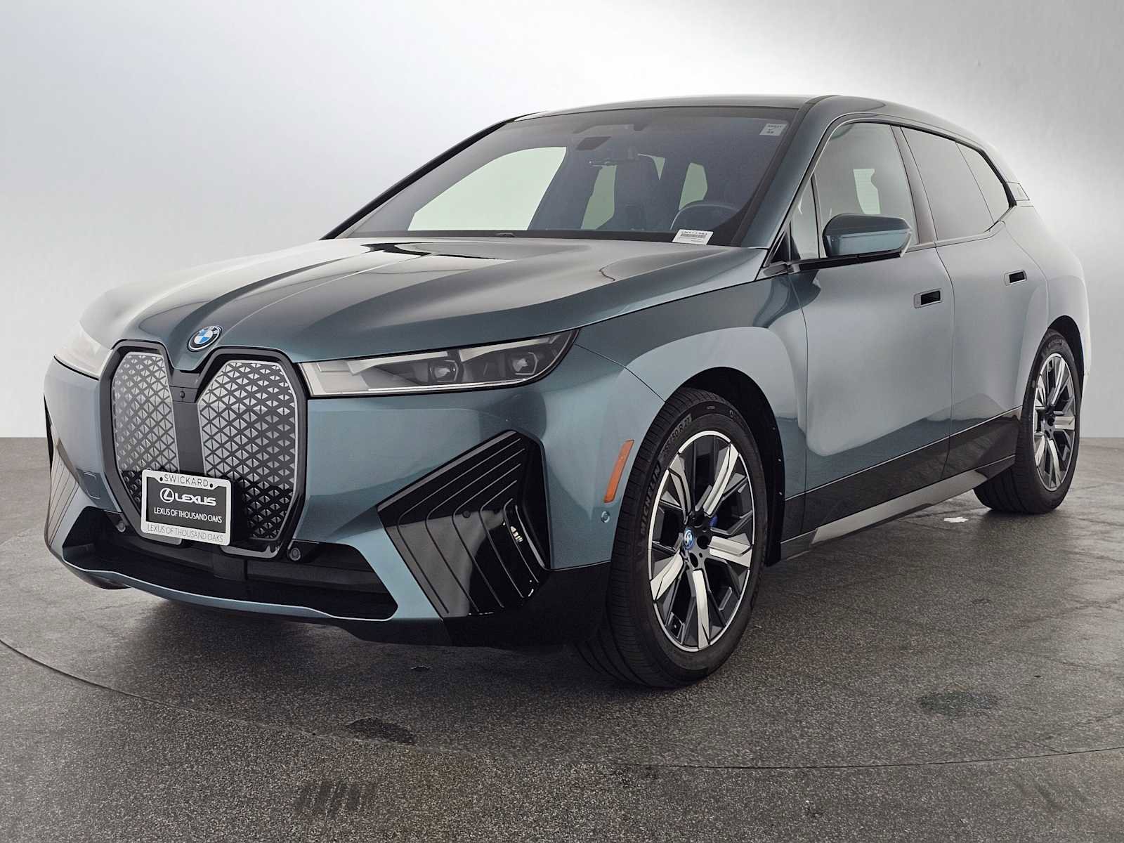 Used 2023 BMW iX xDrive50 w/ Premium Package image 7